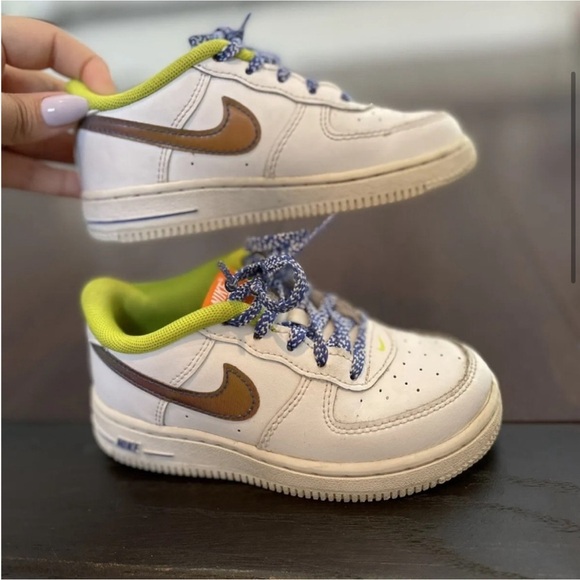 NIKE Force 1 White Sneakers Size 9 - Picture 1 of 3